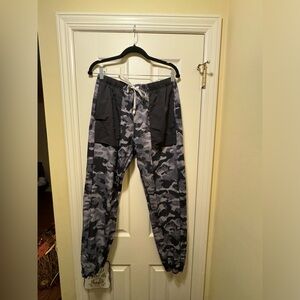 Fabletics camo one joggers men’s Large